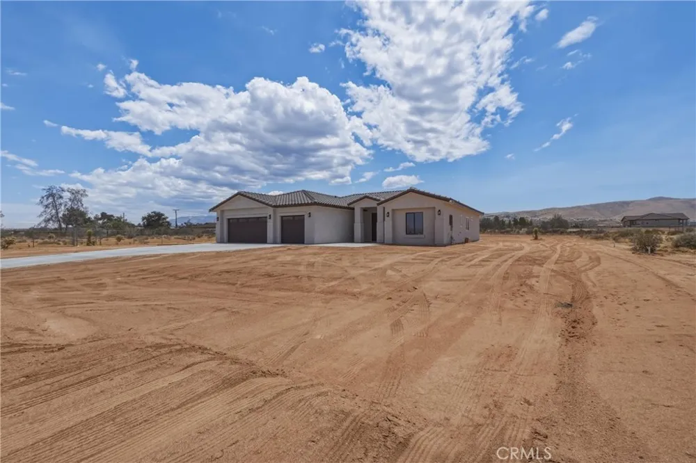 23505 Del Oro Road Apple Valley, CA 92308