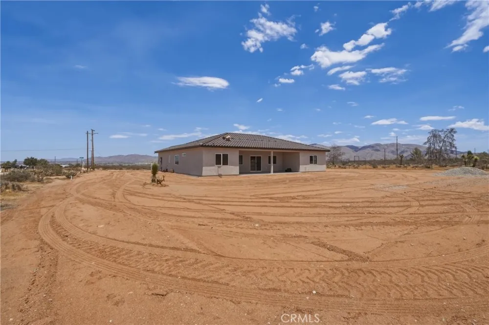 23505 Del Oro Road Apple Valley, CA 92308