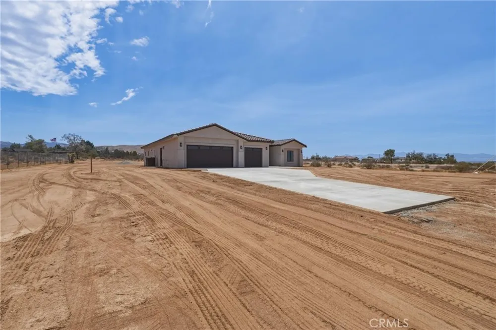 23505 Del Oro Road Apple Valley, CA 92308