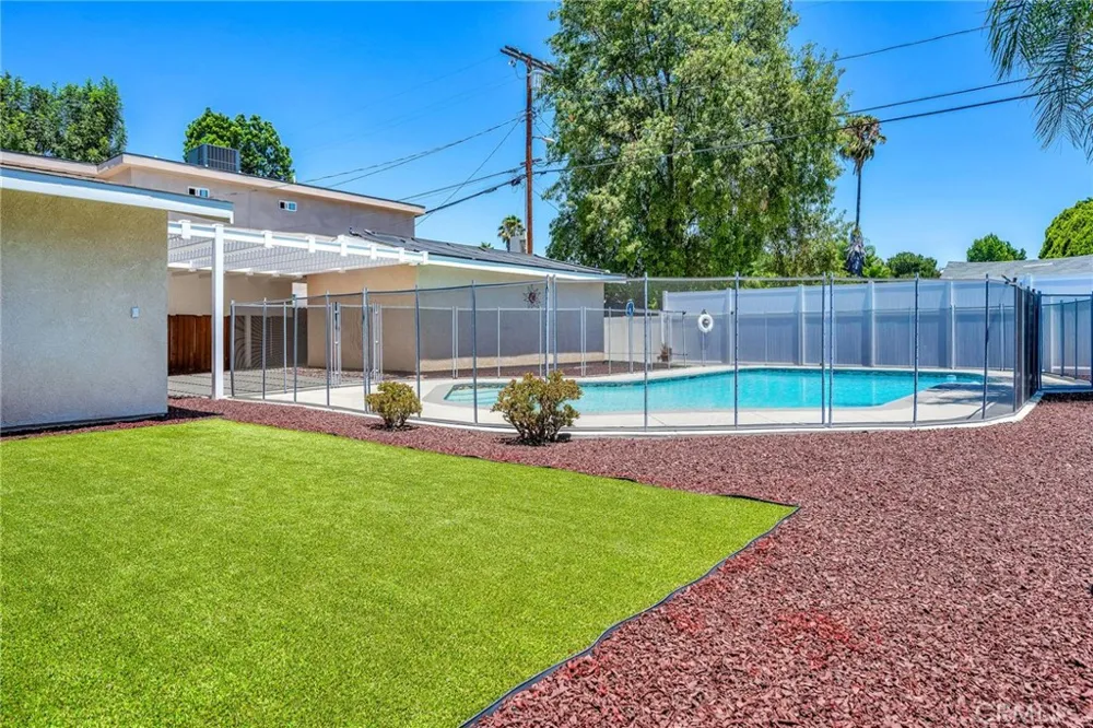 7656 Lasaine Northridge, CA 91325