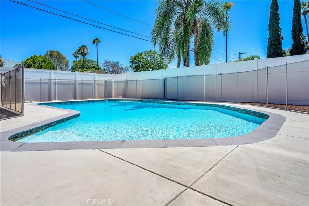 7656 Lasaine Northridge, CA 91325