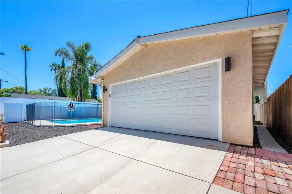 7656 Lasaine Northridge, CA 91325