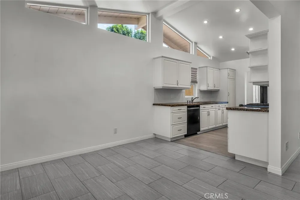 7656 Lasaine Northridge, CA 91325