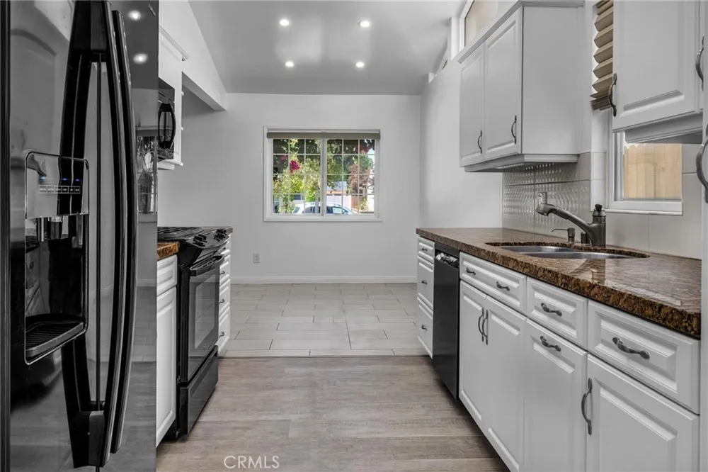 7656 Lasaine Northridge, CA 91325