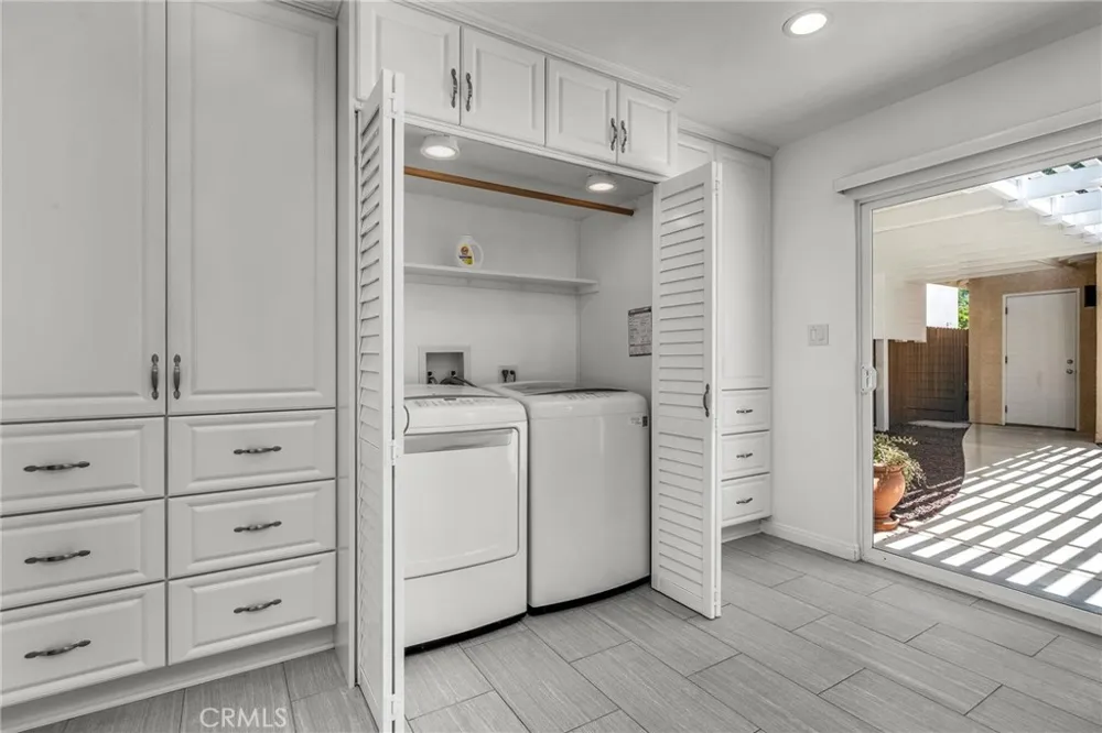 7656 Lasaine Northridge, CA 91325