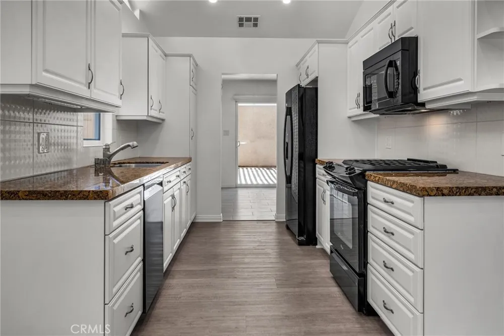 7656 Lasaine Northridge, CA 91325