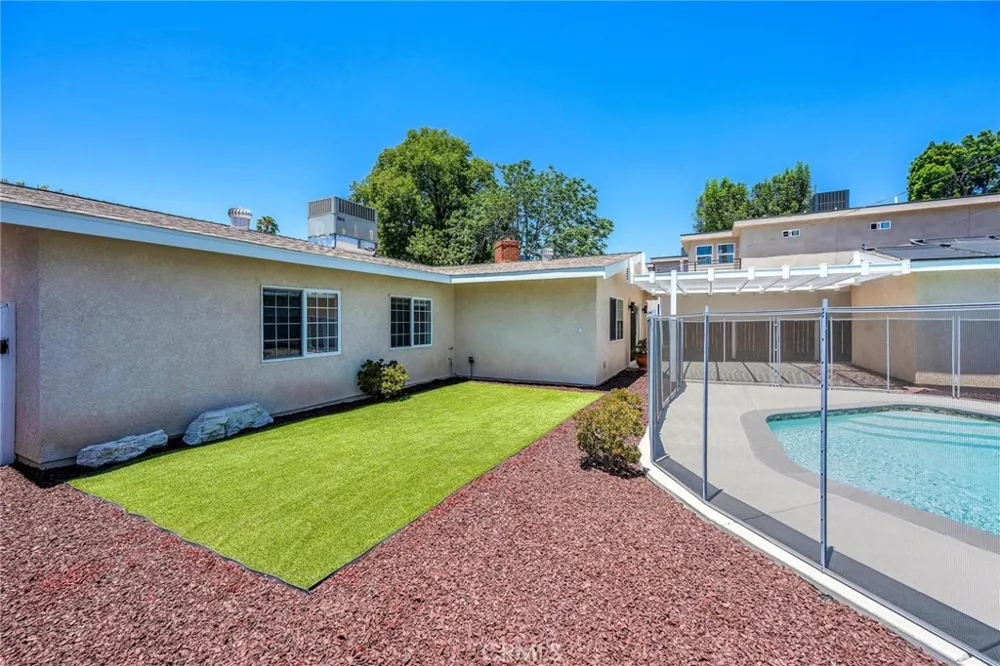 7656 Lasaine Northridge, CA 91325