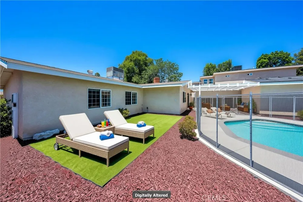 7656 Lasaine Northridge, CA 91325