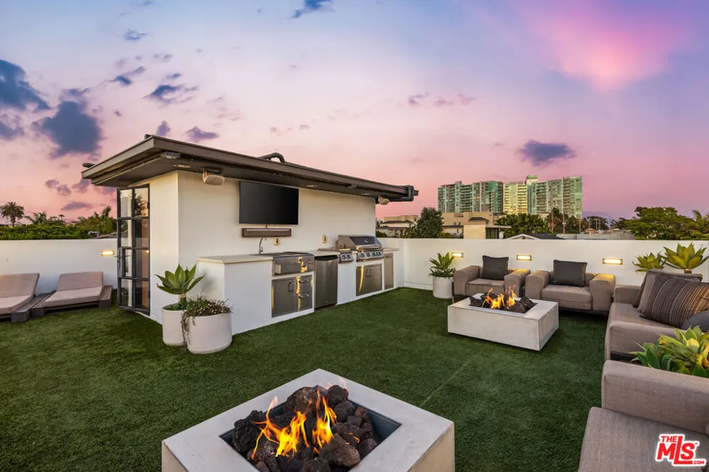 3159 Thatcher Avenue Marina del Rey, CA 90292