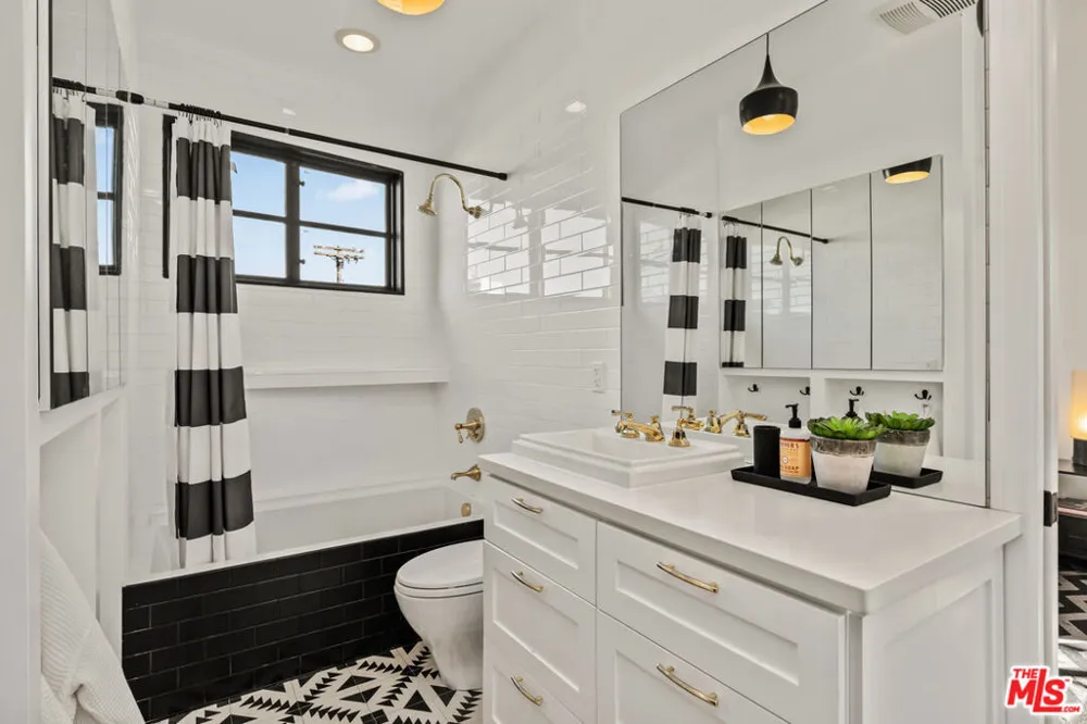 3159 Thatcher Avenue Marina del Rey, CA 90292