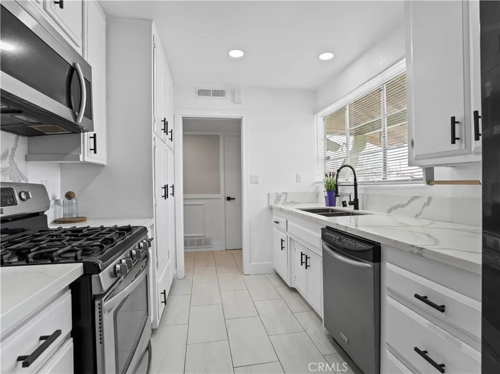 1112 E Avenue J4 Lancaster, CA 93535