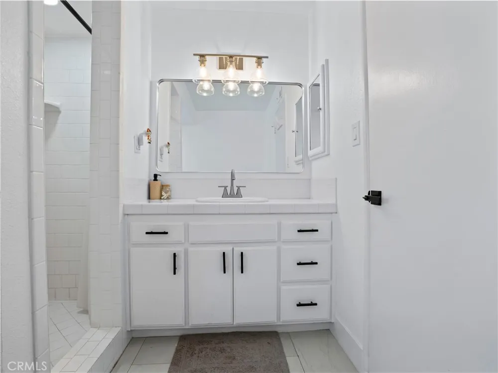 1112 E Avenue J4 Lancaster, CA 93535