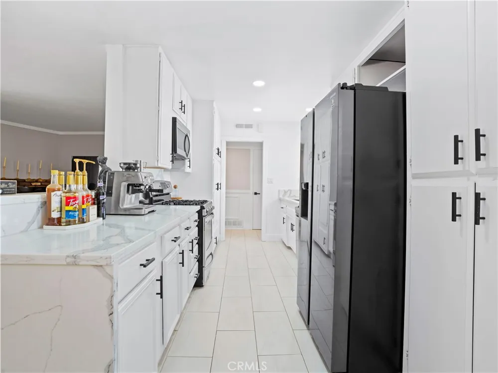 1112 E Avenue J4 Lancaster, CA 93535