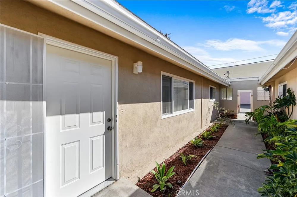 5932 Santa Barbara Avenue E #B Garden Grove, CA 92845