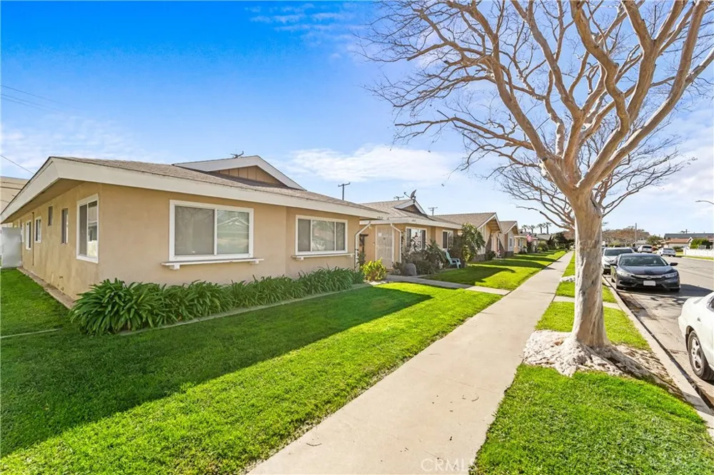 5932 Santa Barbara Avenue E #B Garden Grove, CA 92845