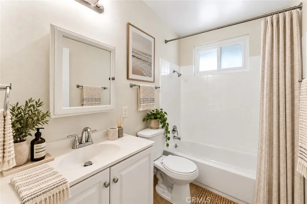 5932 Santa Barbara Avenue E #B Garden Grove, CA 92845