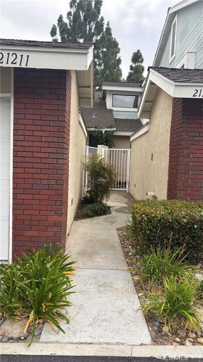 21211 Serra Vista Lake Forest, CA 92630