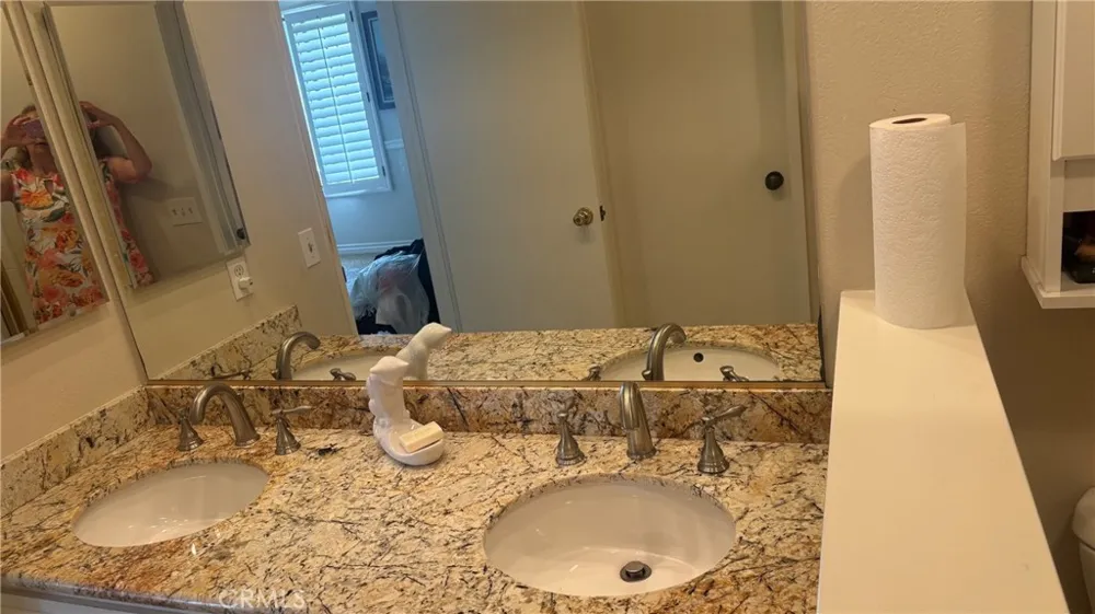 21211 Serra Vista Lake Forest, CA 92630