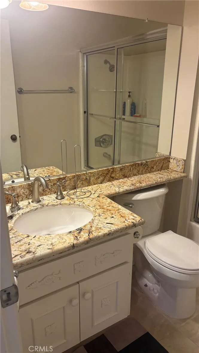 21211 Serra Vista Lake Forest, CA 92630