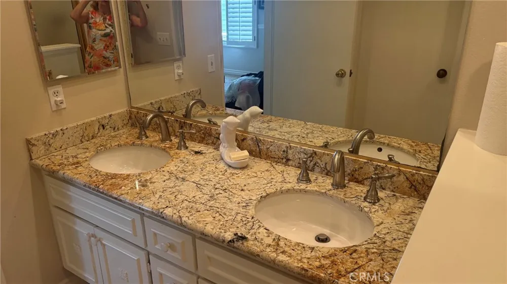 21211 Serra Vista Lake Forest, CA 92630