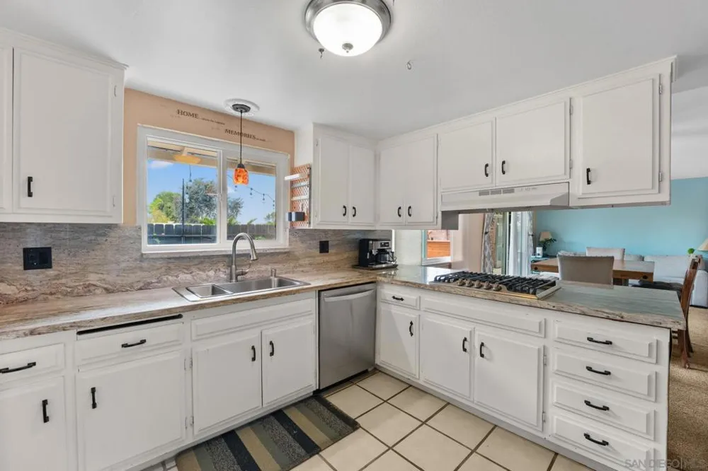 1802 Pamela Ln Escondido, CA 92026