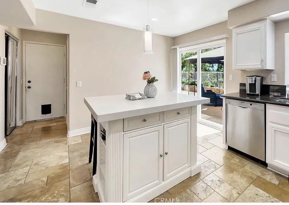 34 Santa Monica Aliso Viejo, CA 92656