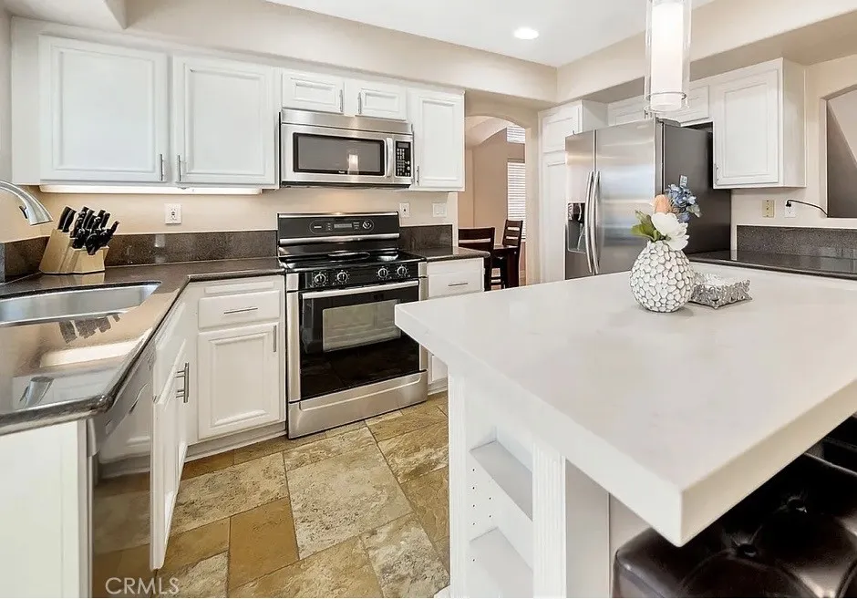 34 Santa Monica Aliso Viejo, CA 92656