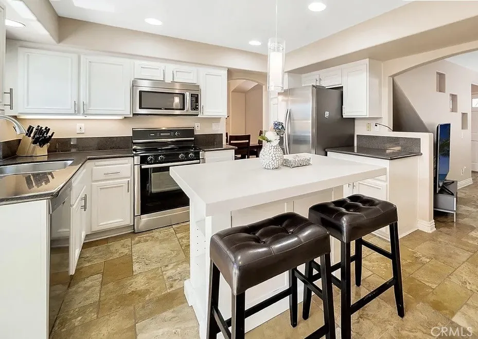34 Santa Monica Aliso Viejo, CA 92656