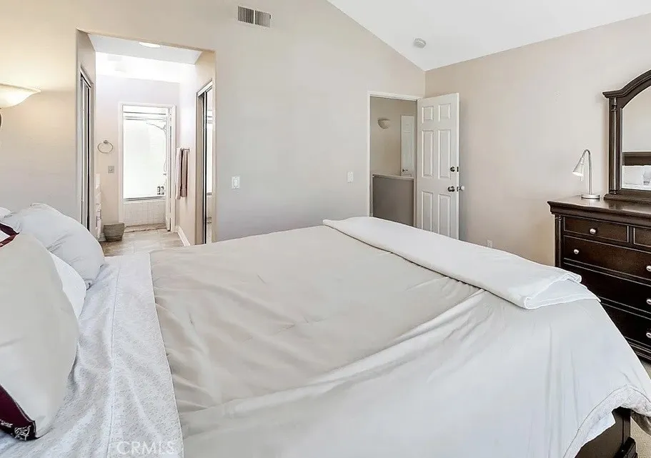 34 Santa Monica Aliso Viejo, CA 92656