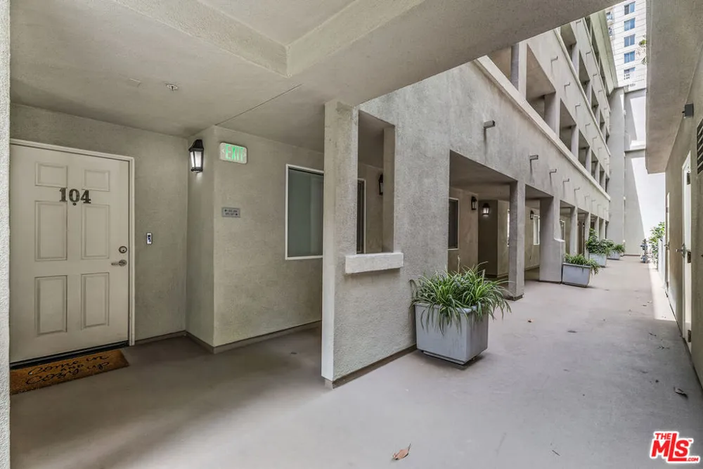 1000 E Ocean Boulevard #104 Long Beach, CA 90802