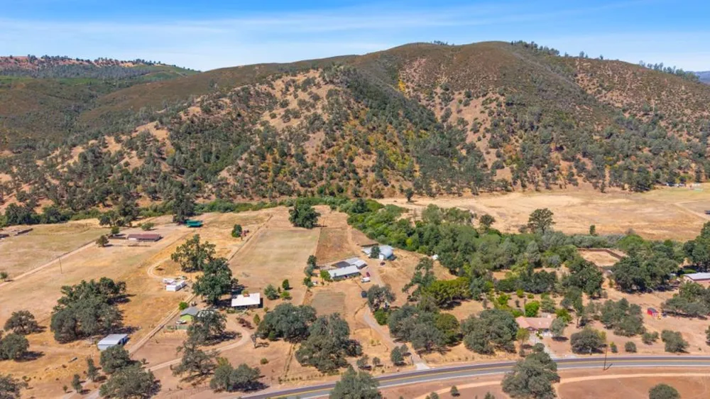 1633 New Long Valley Road Clearlake Oaks, CA 95423