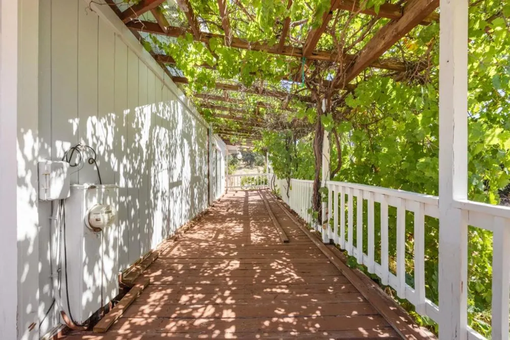 1633 New Long Valley Road Clearlake Oaks, CA 95423