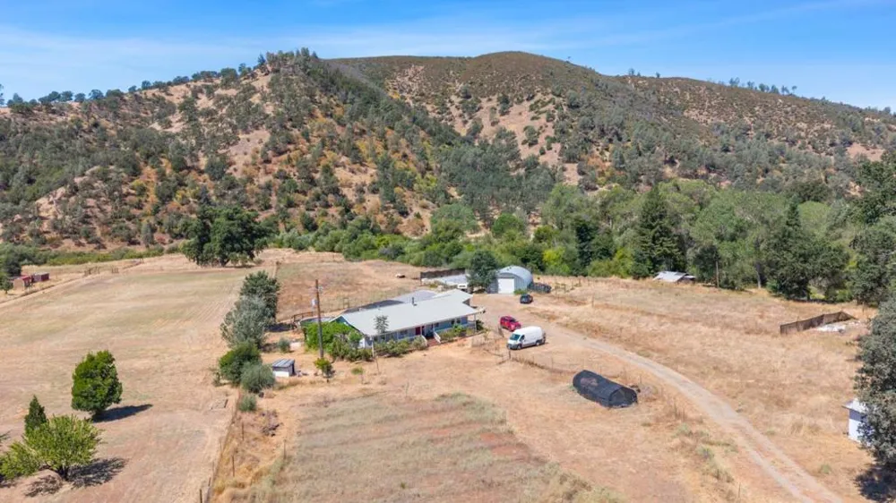 1633 New Long Valley Road Clearlake Oaks, CA 95423