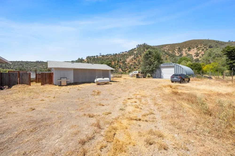 1633 New Long Valley Road Clearlake Oaks, CA 95423