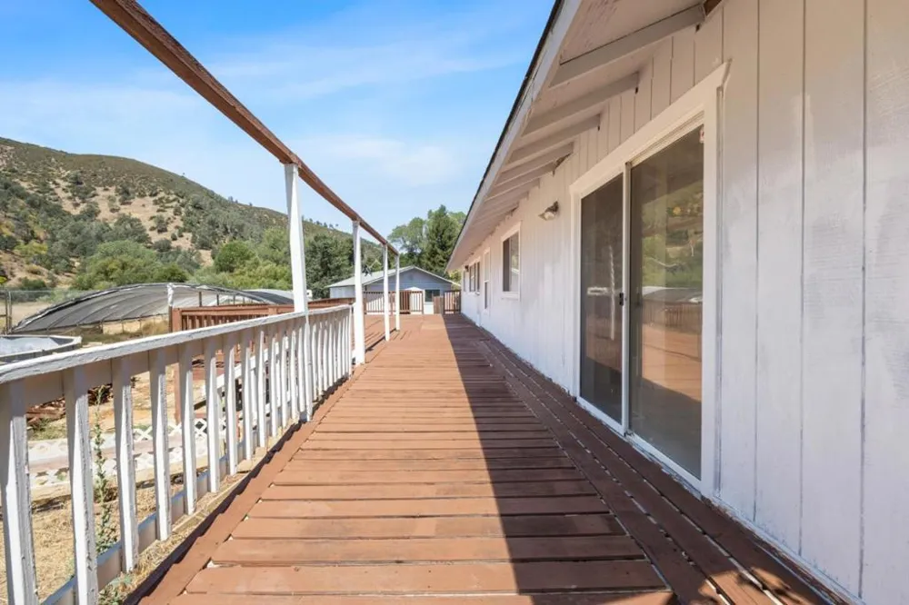 1633 New Long Valley Road Clearlake Oaks, CA 95423