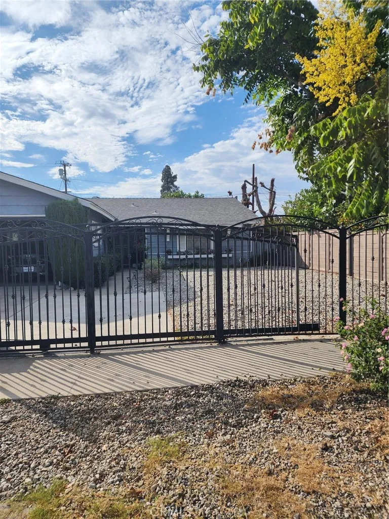 10883 Vinedale Sun Valley, CA 91352