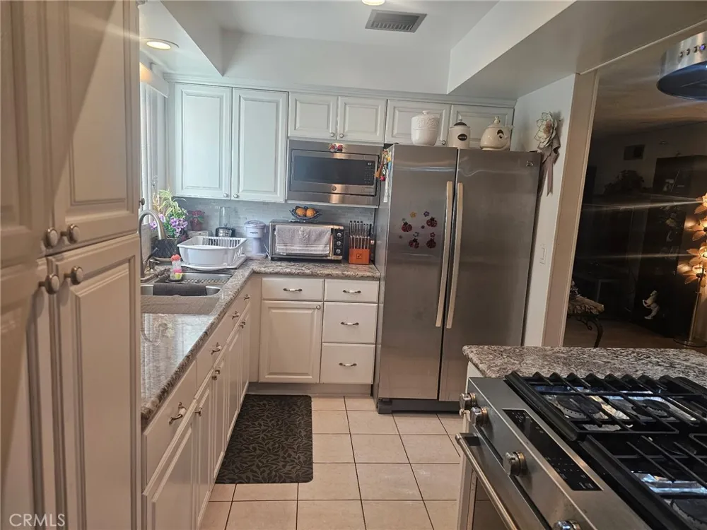 10883 Vinedale Sun Valley, CA 91352