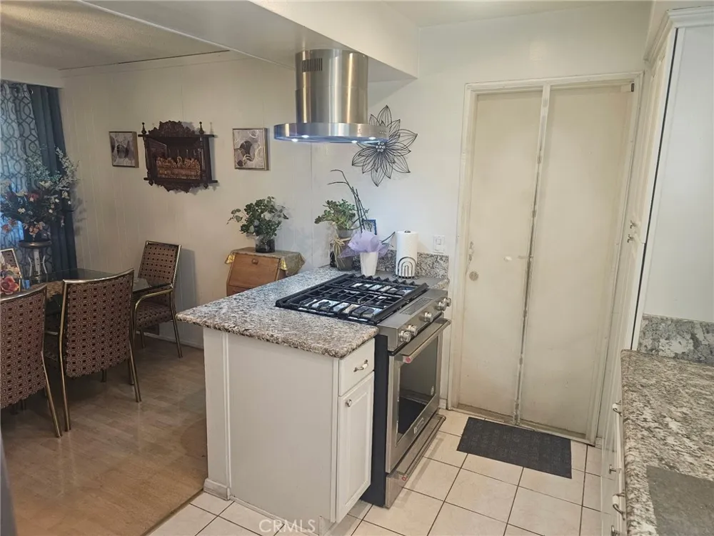 10883 Vinedale Sun Valley, CA 91352