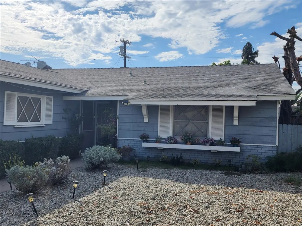 10883 Vinedale Sun Valley, CA 91352