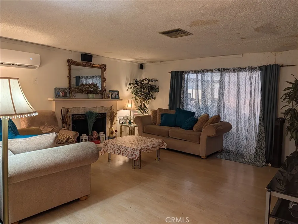 10883 Vinedale Sun Valley, CA 91352