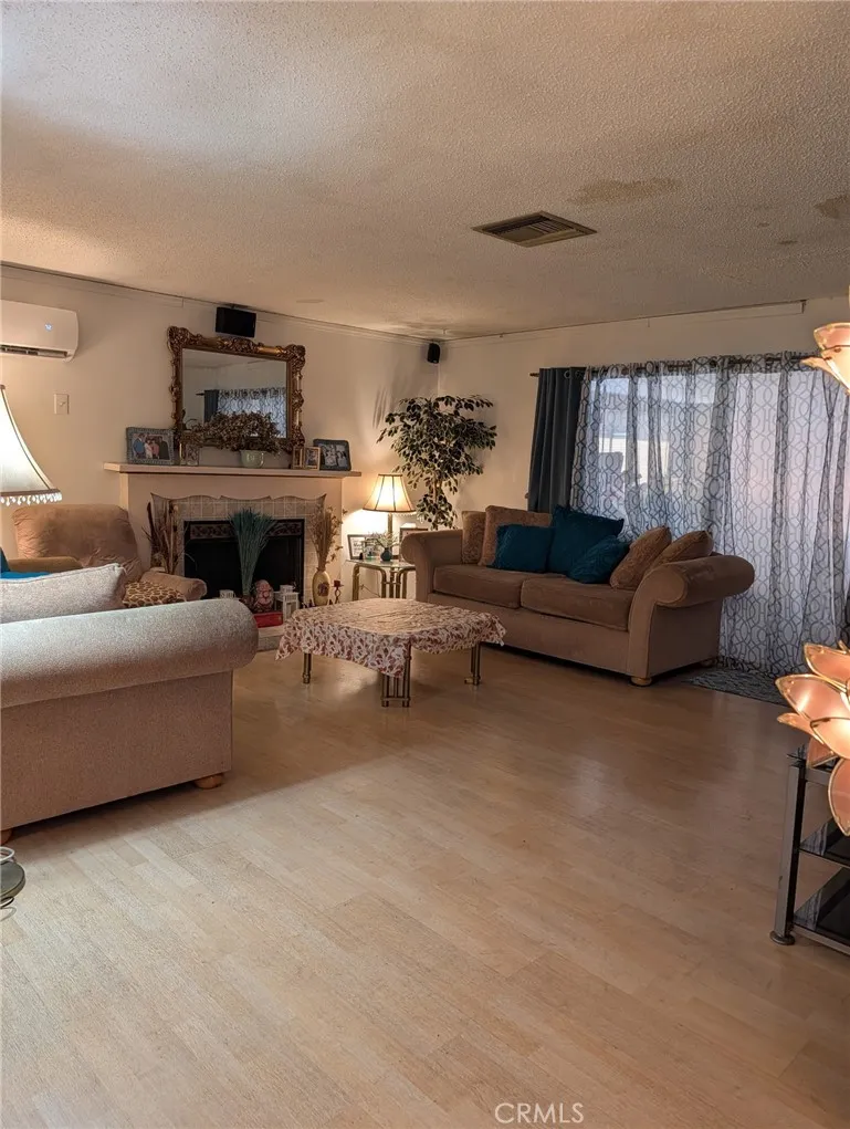 10883 Vinedale Sun Valley, CA 91352