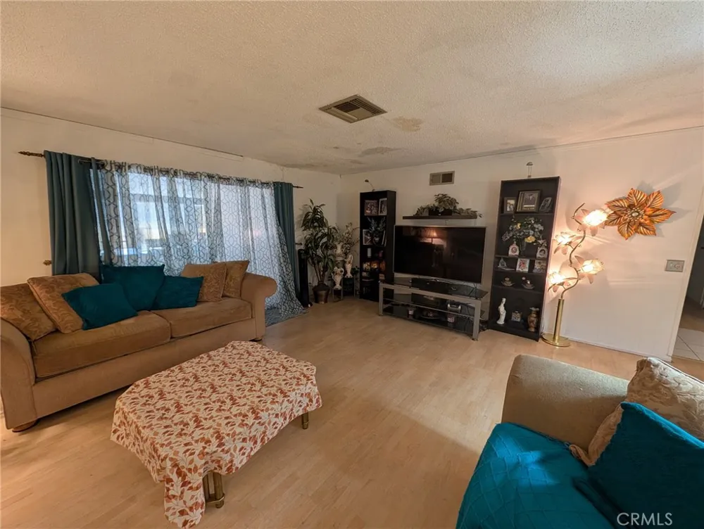 10883 Vinedale Sun Valley, CA 91352