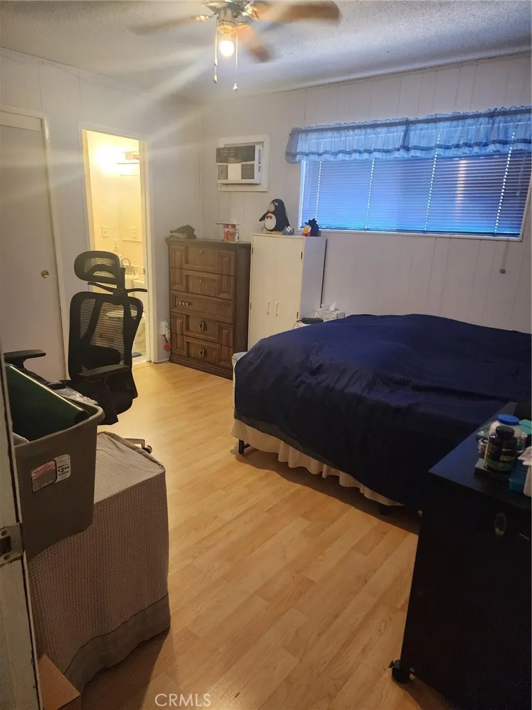 10883 Vinedale Sun Valley, CA 91352
