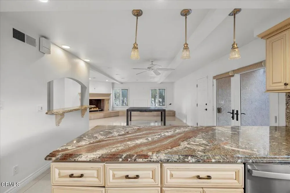 2222 Pier Avenue Santa Monica, CA 90405