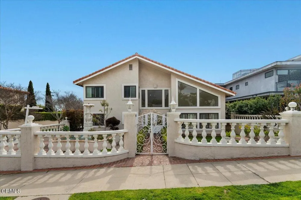 2222 Pier Avenue Santa Monica, CA 90405