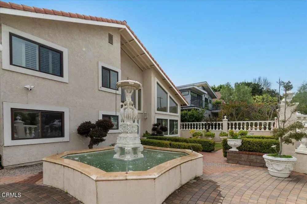 2222 Pier Avenue Santa Monica, CA 90405