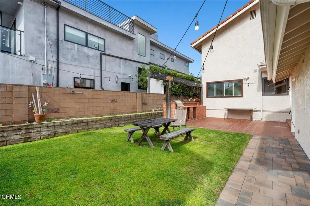 2222 Pier Avenue Santa Monica, CA 90405