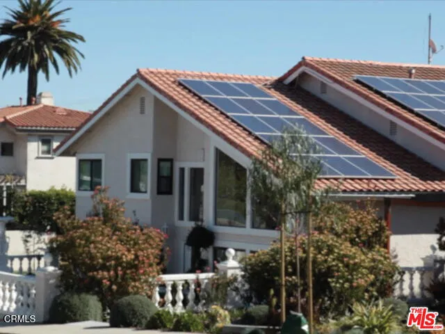2222 Pier Avenue Santa Monica, CA 90405