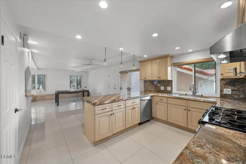 2222 Pier Avenue Santa Monica, CA 90405