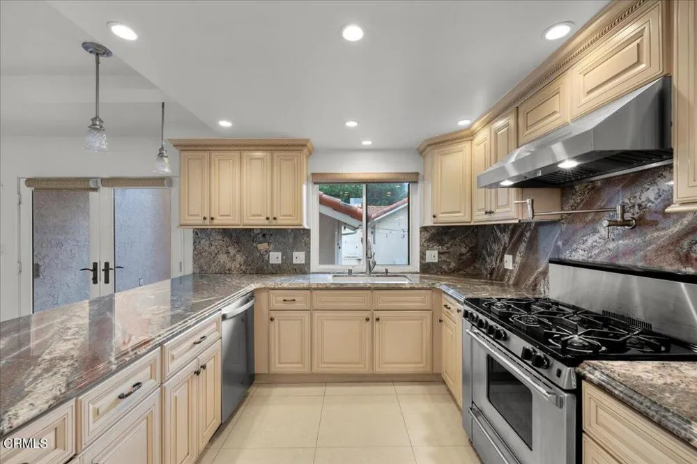2222 Pier Avenue Santa Monica, CA 90405